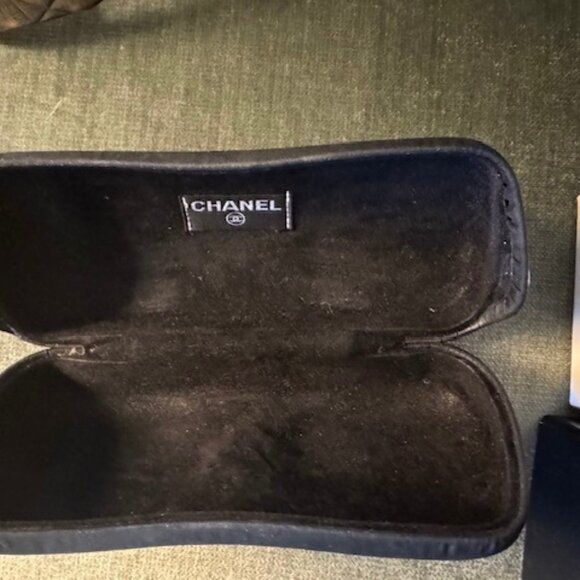 Vintage Chanel Quilted Tortoise Sunglasses - 1990s with Case and Box- Beautiful - Picture 6 of 13